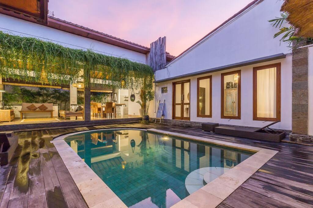 Pulesari 3 Bedrooms Seminyak (Bali)