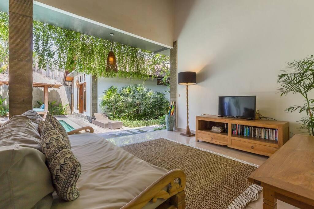Pulesari 3 Bedrooms Villa Seminyak (Bali)